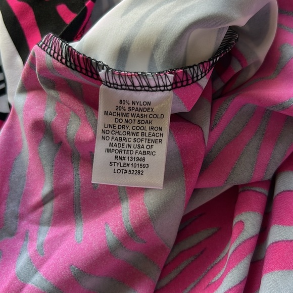 Jude Connally Celine Dress Black Pink Zebra Print Off Shoulder Bell Sleeve M NEW - Picture 7 of 9